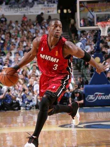 火箭vs快船前瞻：哈登重返休城大战杜兰特，火箭全力争胜（火箭战快船前瞻：哈登重返休城遭遇杜兰特，火箭力拼胜场）