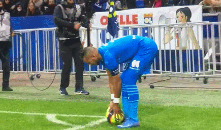 加蓬前锋布安加：我在美职联度过出色赛季，希望获非洲杯首球（加蓬射手布安加：美职联赛季表现抢眼，盼在非洲杯收获处子球）