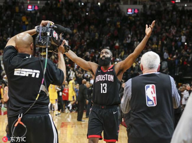 罗体：萨里向洛蒂托要求在一月引进一名高水平中场球员（罗体：萨里要求洛蒂托在冬窗引进一名高水平中场）