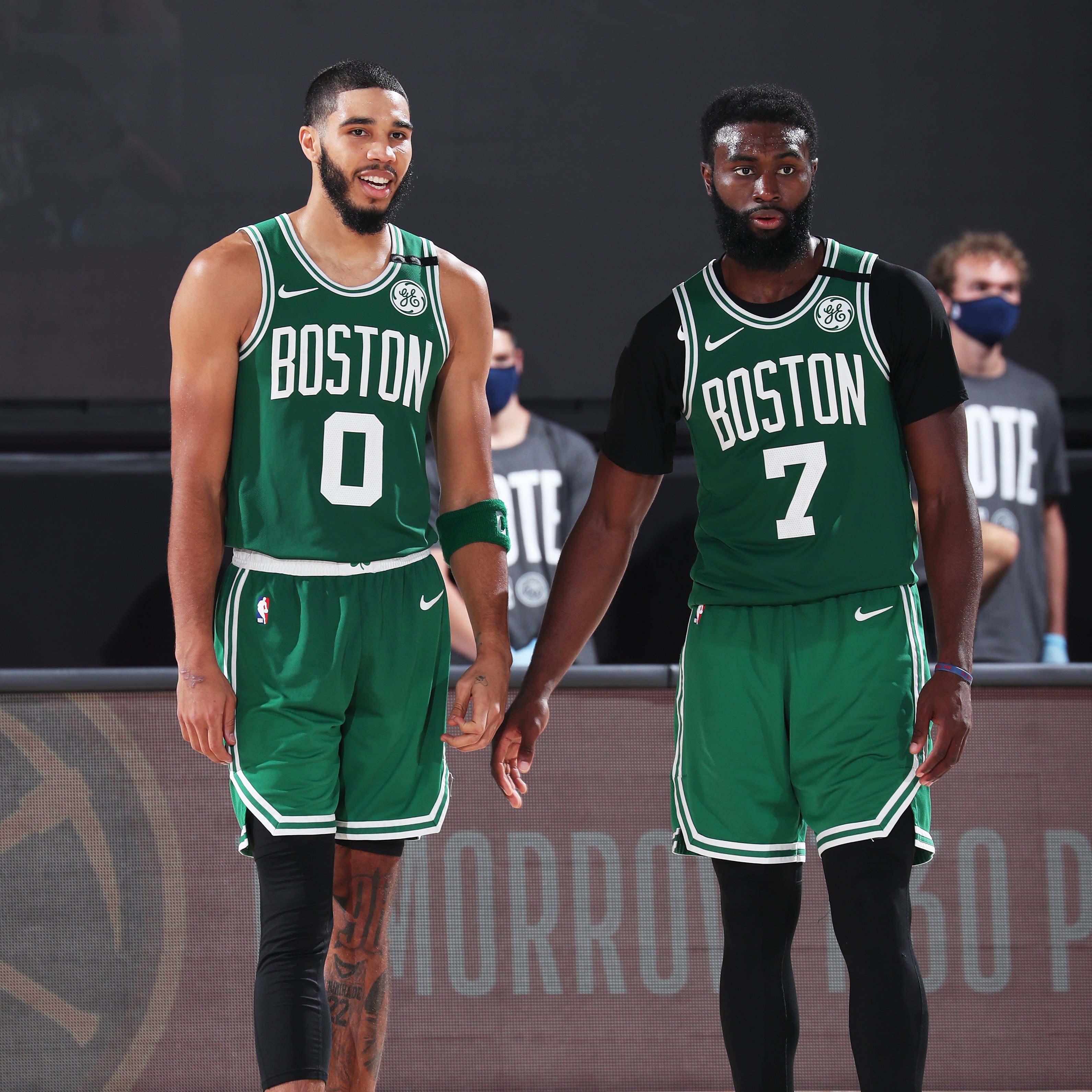 篮球湖人球员三分命中率提升明显（湖人球员三分准星显著提升）