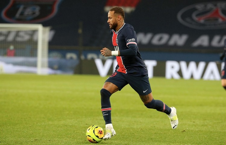 欧协联半场：乌切闪击破门，西塞疑似逃点，水晶宫1-0古比斯（欧协联半场战报：乌切闪击先拔头筹，西塞疑似逃点，水晶宫暂1-0领先古比斯）