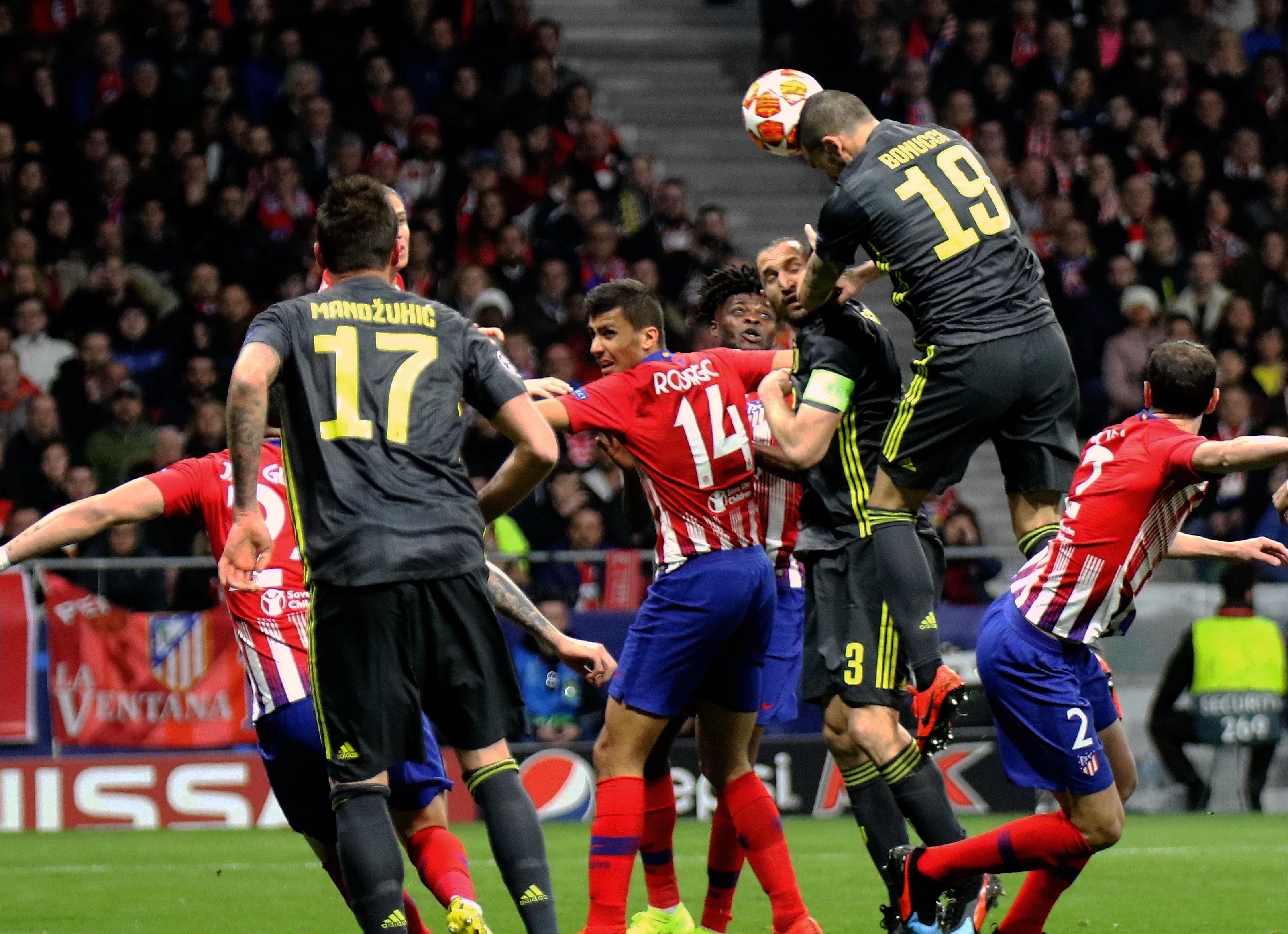 韩足协人士：有和日本联办亚洲杯的考虑，联办能减轻经济负担（韩国足协：正考虑与日本联合承办亚洲杯，以分担经济压力）