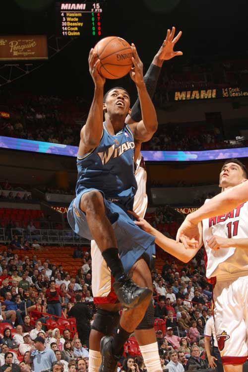 中超赛报：上海申花客场击败广州队,（中超战报：上海申花客场战胜广州队）